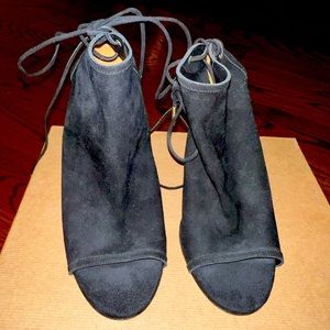 Unworn AquaZurra heels. Size 38.5. Black Suede.